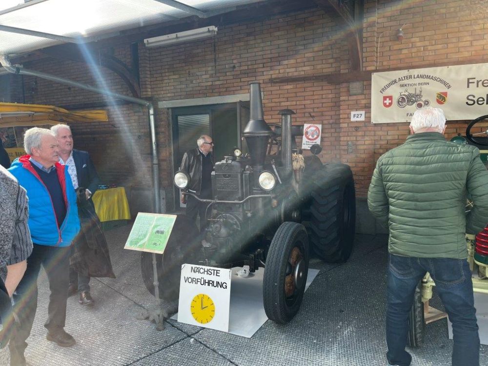 Mehrmals am Tag werden Oldtimer präsentiert.