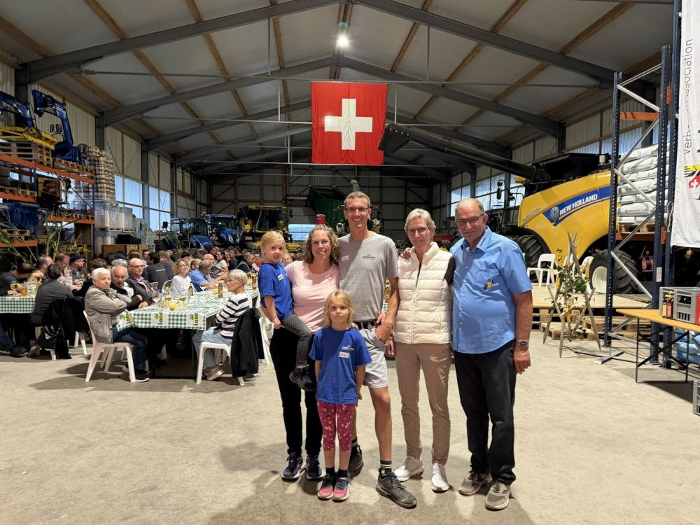 La famille Christen (de d. à g.) : Werner, Ruth, Lukas et Corinne Christen avec Luisa et Mia