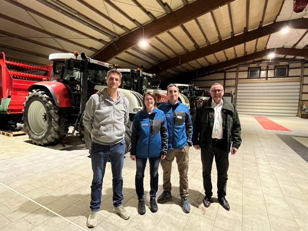 Gastgeber des Networking Anlasses von AgraKomm: v.l. Stefan Hänzi, Melanie und Markus Zimmermann, Thomas Frey (BUL)