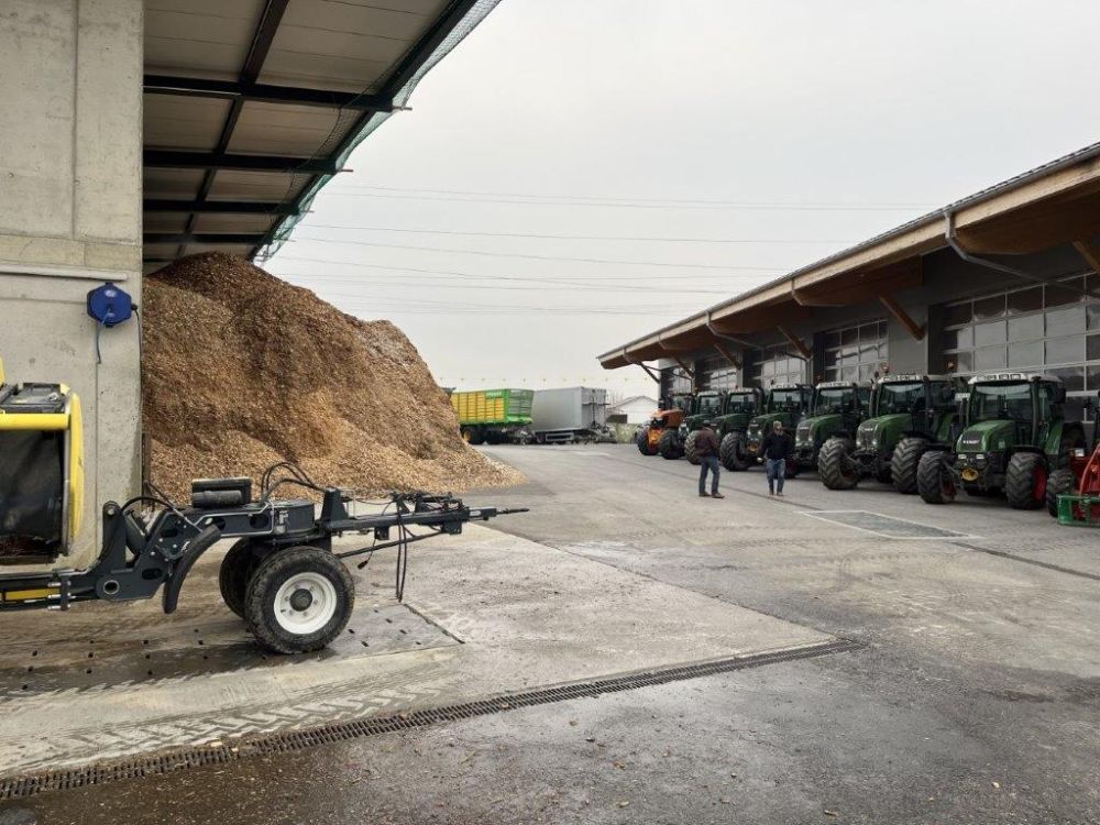 Le parc de véhicules de Lehmann Agroforst a été exposé devant la halle des machines. Image : kim