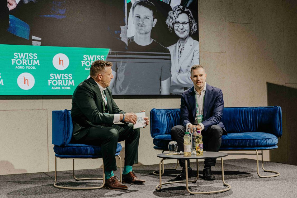Nicholas Pennanen de Lidl Suisse en discussion avec Matthias Zurflüh. (Photo : Diana Mumenthaler Fotografie)