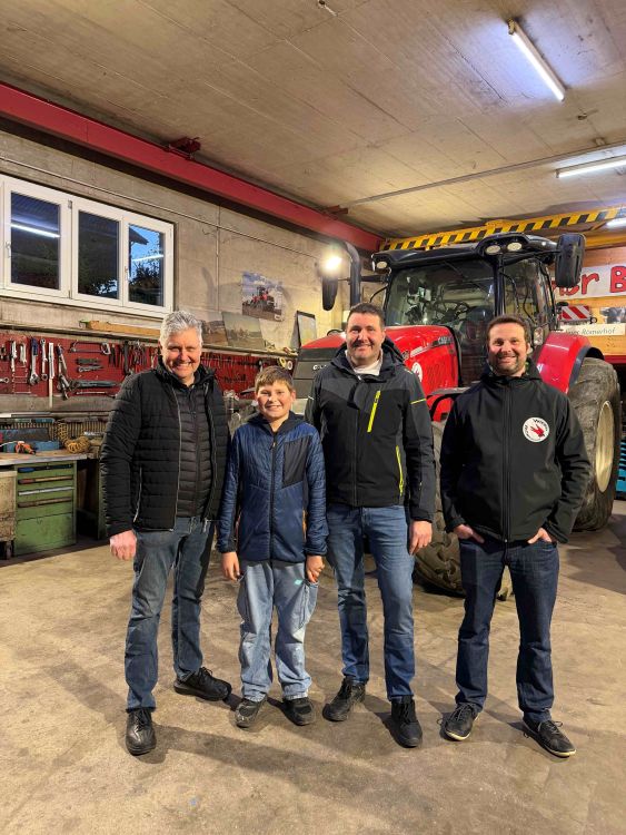 Trois générations dirigent la société anonyme: de gauche à droite, Jakob Widmer, son arrière-petit-fils Leon, son fils Jakob-Andreas et Thomas.