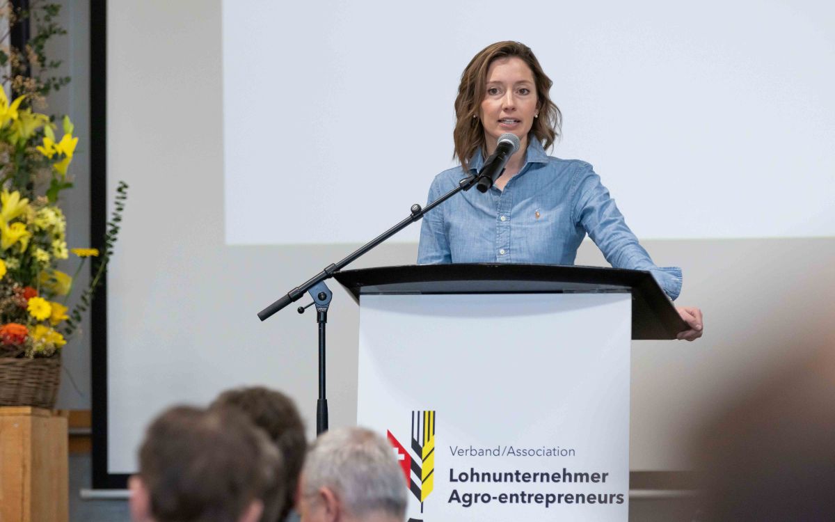 Johanna Gapany am Rednerpult