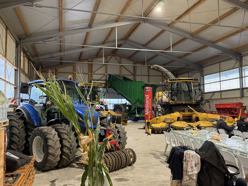 Un repas avec vue directe sur les machines.