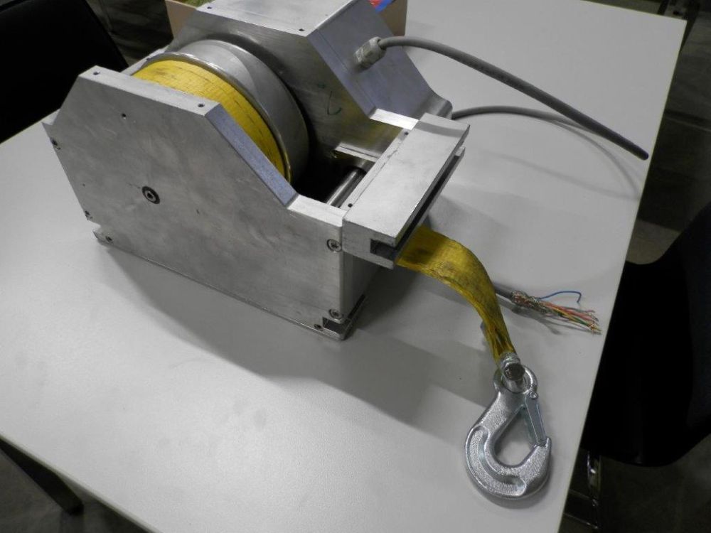 Das Kernstück ist ein Elektromotor, der jeden Spanngurt individuell einstellbar bis 500 kg festzurrt. Foto: Süss