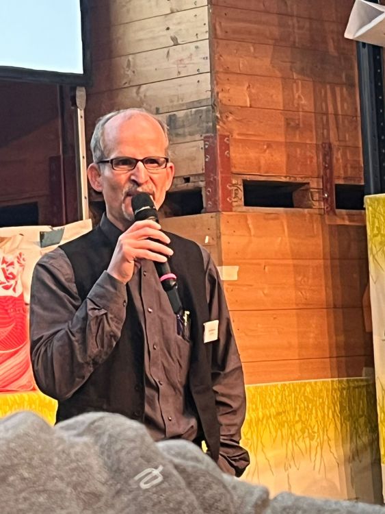 Jürg Hiltbrunner d'Agroscope a présenté les résultats d'une enquête menée l'année dernière. Image : kim