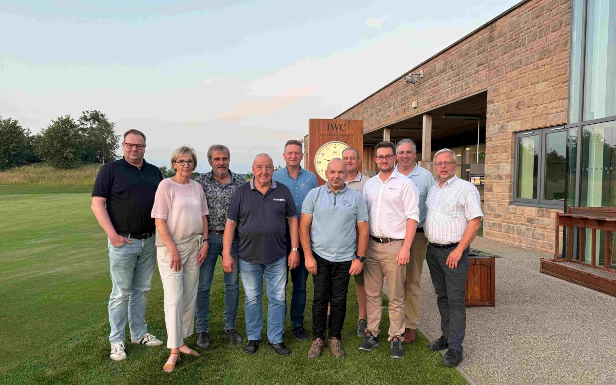 Die Gewinnergruppe des Image Awards bei JCB in Rocester