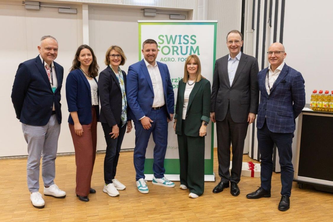 Die Referenten vom Swiss Forum Agro Food: Adrian Steiner (Direktor, Das Zelt), Christine Schäfer (Senior Researcher, Gottlieb Duttweiler Institute), Katharina Gasser (General Manager, Roche Pharma Schweiz), Matthias Zurflüh (Organisator), Michèle Rodoni (CEO, die Mobiliar), Mark Schneider (CEO, Nestlé), Urs Riedener (VRP, Emmi)