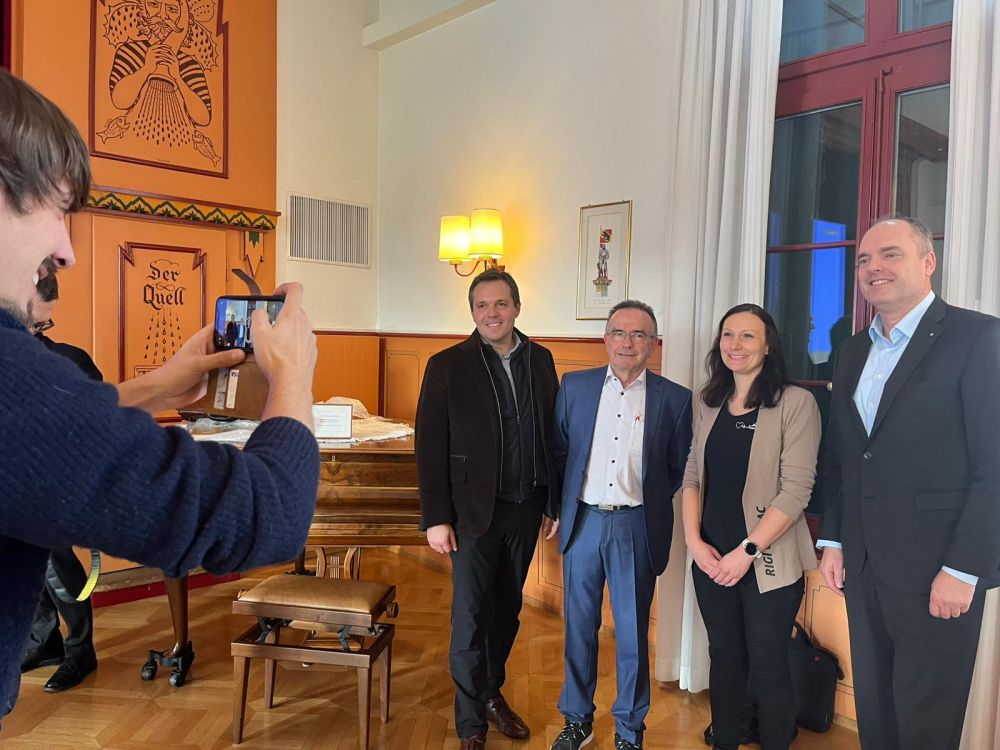 Jürg Minger mit den neuen Vorstandsmitgliedern, Foto (v.li.): Randy Honegger, Jürg Minger, Theres Beutler-Knüsel, Daniel Bernhard. Bild: kim